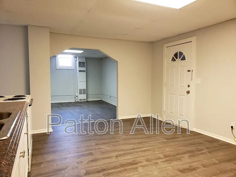 116 E Chestnut St — Photo 3