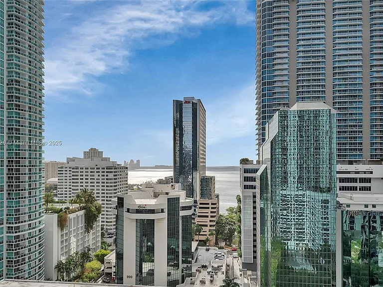 1010 Brickell Ave #1904 — Photo 2