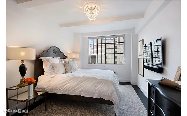 Sold by Douglas Elliman | media 14