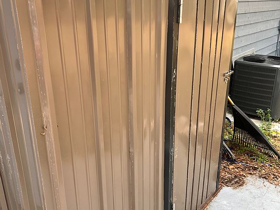 Shed with GE Washer/Dryer combo.