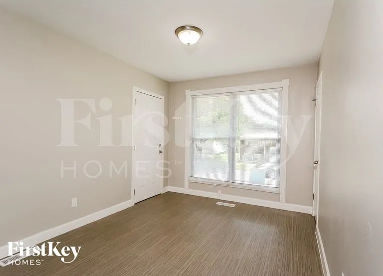 1555 Florida Dr — Photo 5