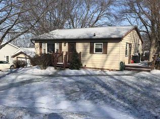 9851 Oregon St, Dubuque, IA 52003