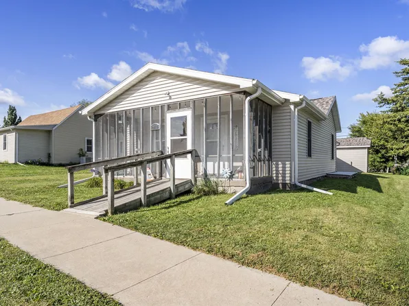 2016 Lincoln Blvd, Muscatine, IA 52761
