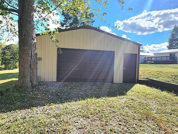 4th image of 210 E Old Plank Rd