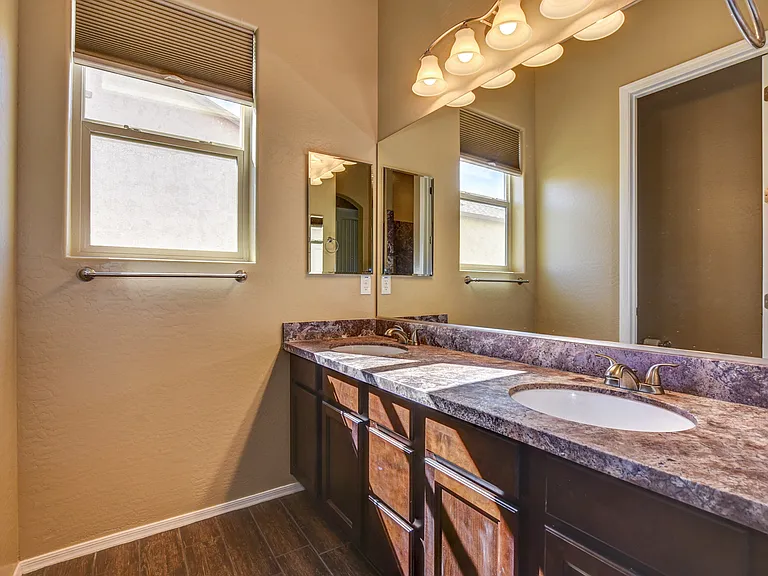 4844 N Salem Pl — Photo 12
