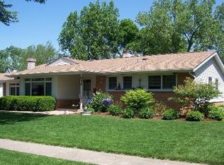 264 Pleasant Dr, Elk Grove Village, IL 60007