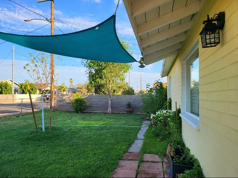 1040 N 27th Pl — Photo 23