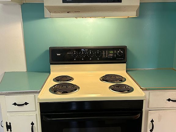 3rd image of 28 Sunrise Ave