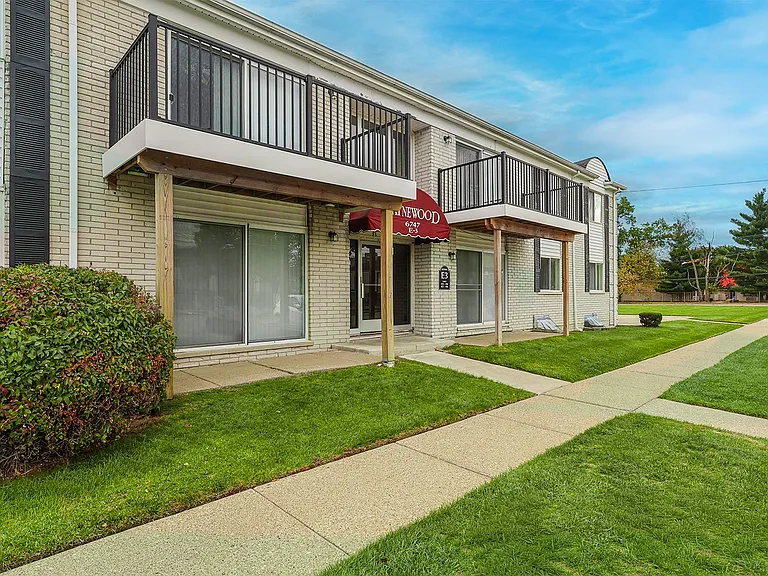 Waynewood Apartments — Photo 17