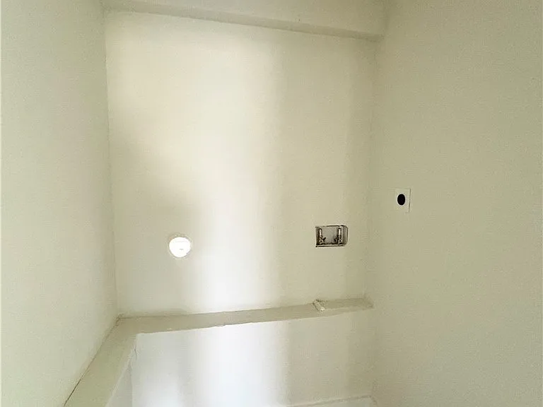 559 Wood Ave — Photo 16
