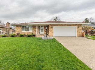 6178 Carlyle Dr, Seven Hills, OH 44131