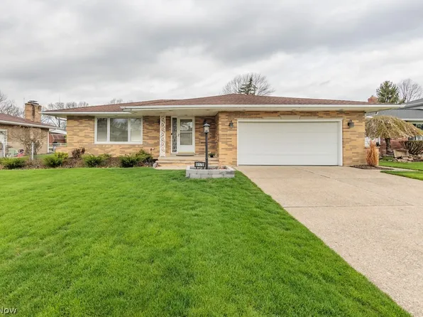 6178 Carlyle Dr, Seven Hills, OH 44131