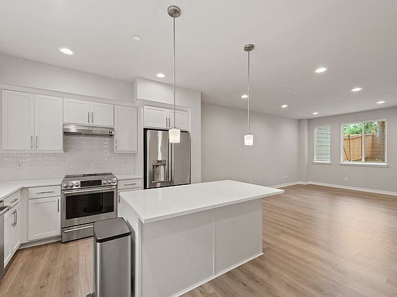 5th image of 18016 12th Ave NE #D