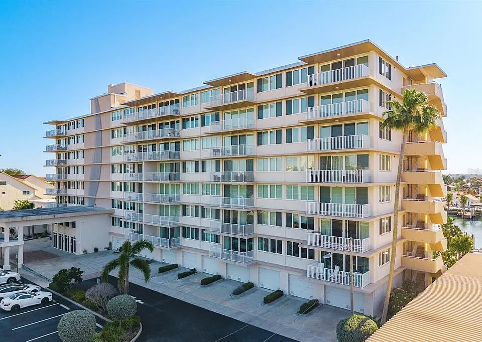223 Island Way #2D