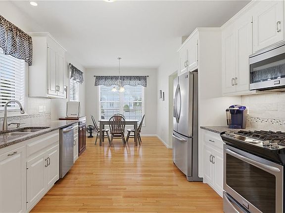 5th image of 170 Providence Pike Unit 102