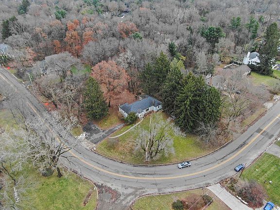 2nd image of 2881 Bronson Blvd