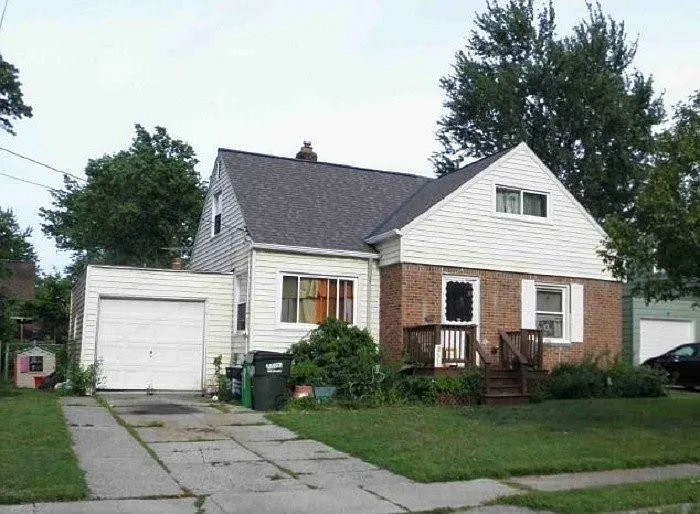 251 E 242nd St photo 1