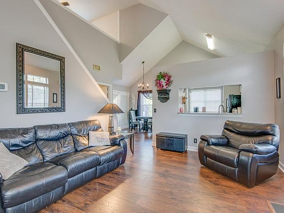 4th image of 604 Brentmeadow Cir