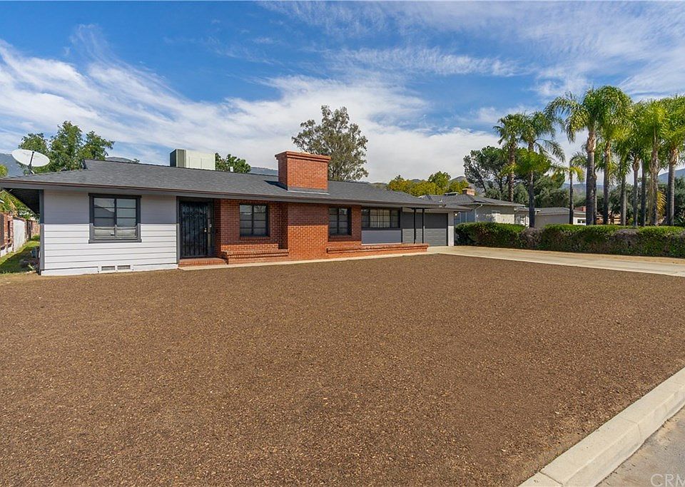 1st image of 824 Bernard Way