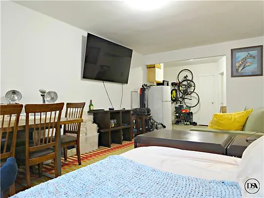 Rented by DSA Realty | media 30