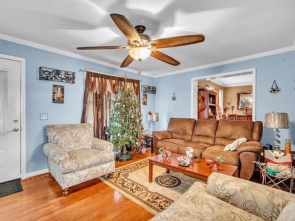 2nd image of 207 Blossom Dr
