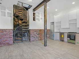 9009 Riverside Pl, North Bergen, NJ