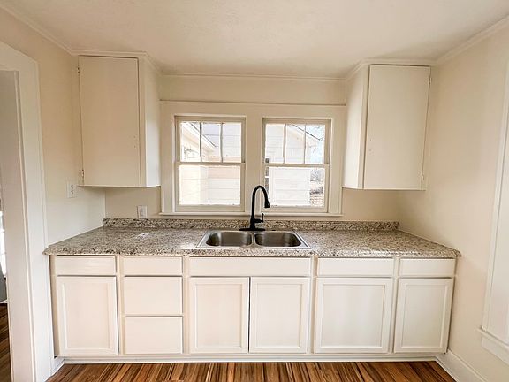 3rd image of 308 E Church St