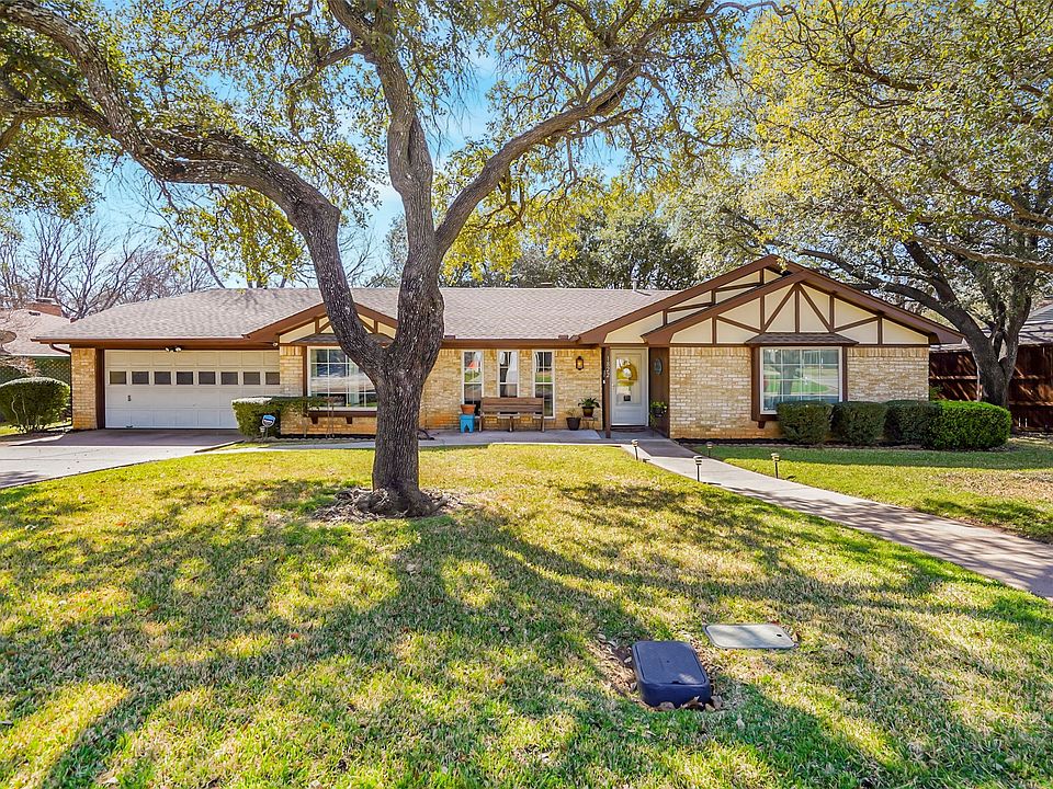 1st image of 1822 E Cedar Elm Dr
