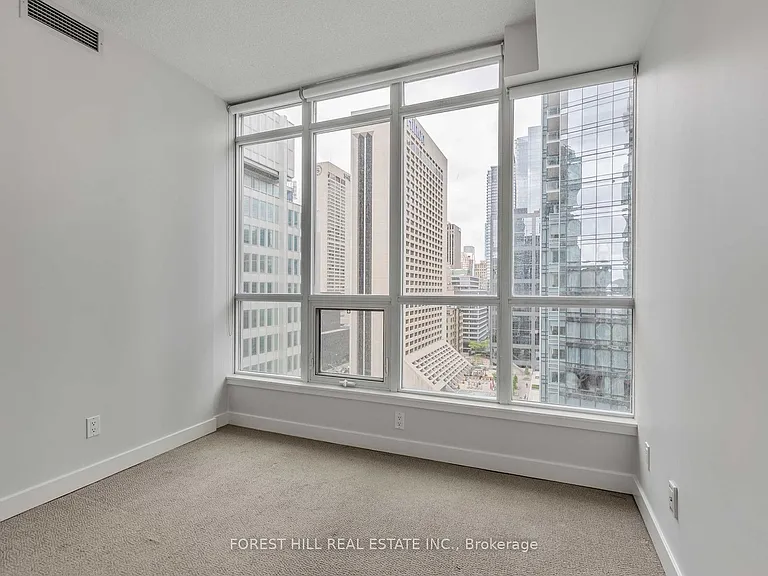 126 Simcoe St #1407 — Photo 14