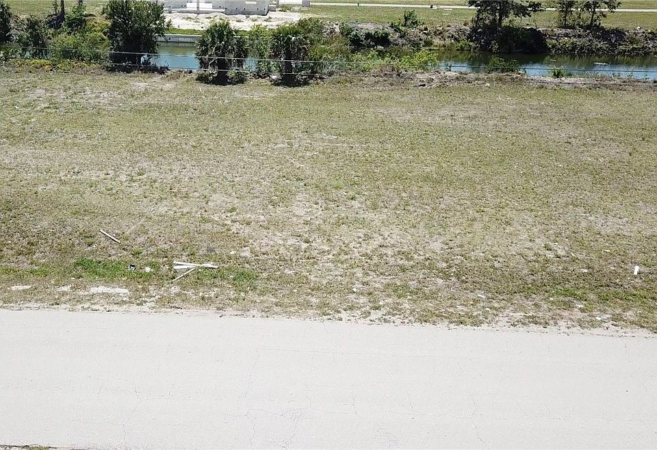 2nd image of 2522 NE 6th Ave