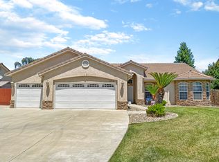 1122 E Arlen Ave, Visalia, CA