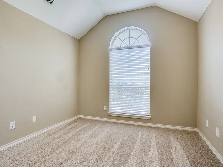 3021 Sawtooth Dr — Photo 16