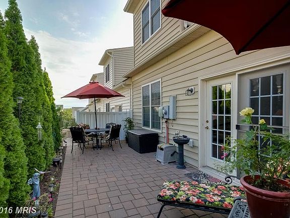 5th image of 44348 Oakmont Manor Sq