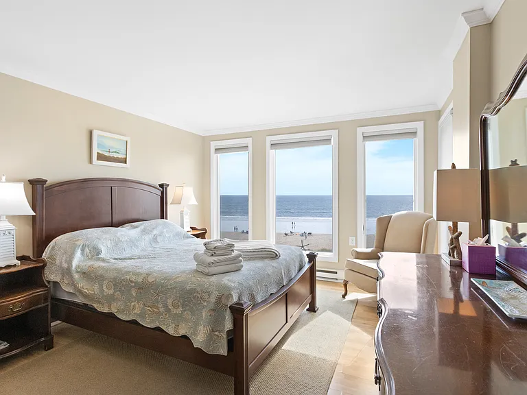 1 Seacliff Ave — Photo 31