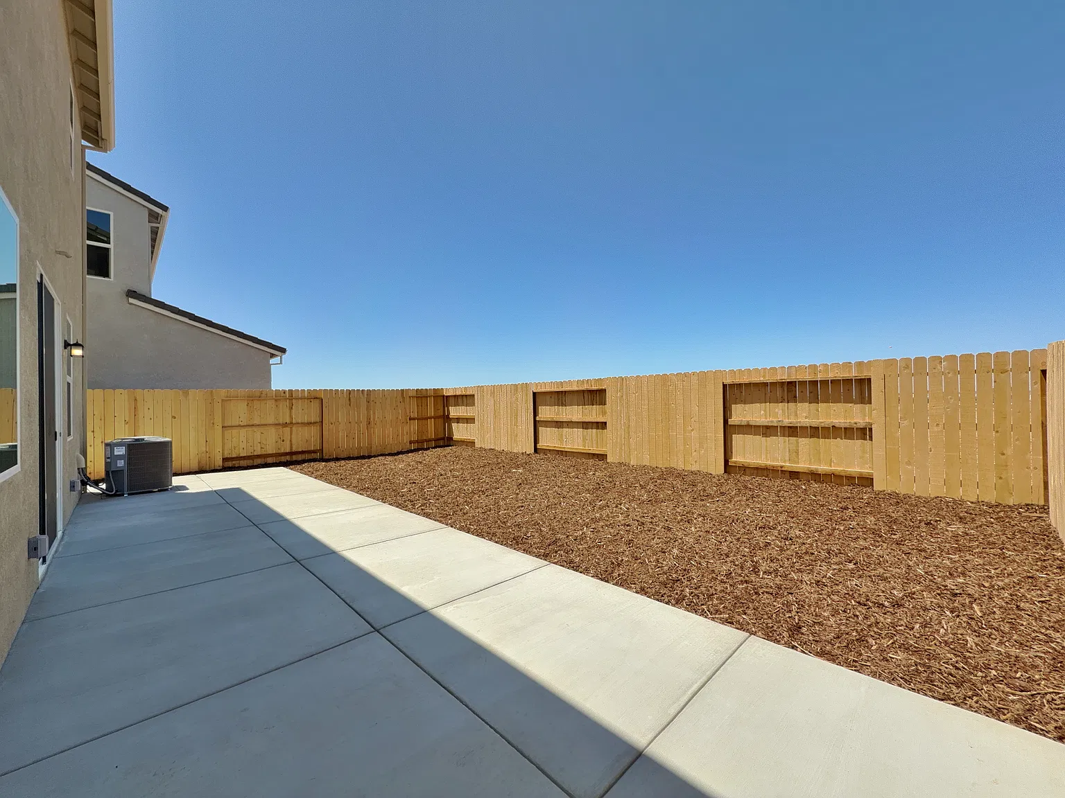 3 bed, 2.5 bath, 1680 sqft, $3,100 — Photo 3