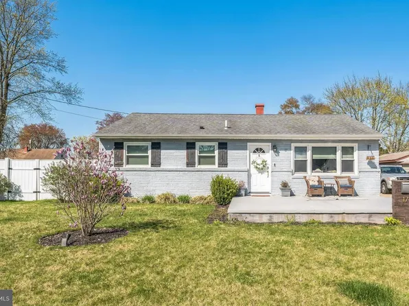 17 Gladwyn Rd, Marlton, NJ 08053