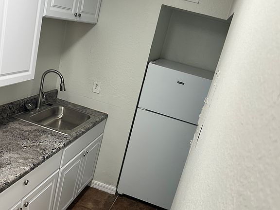 3rd image of 212 Lincoln Ave APT 4