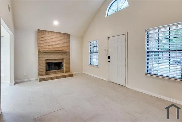 4 bed, 1419 sqft, $2,400 — Photo 3