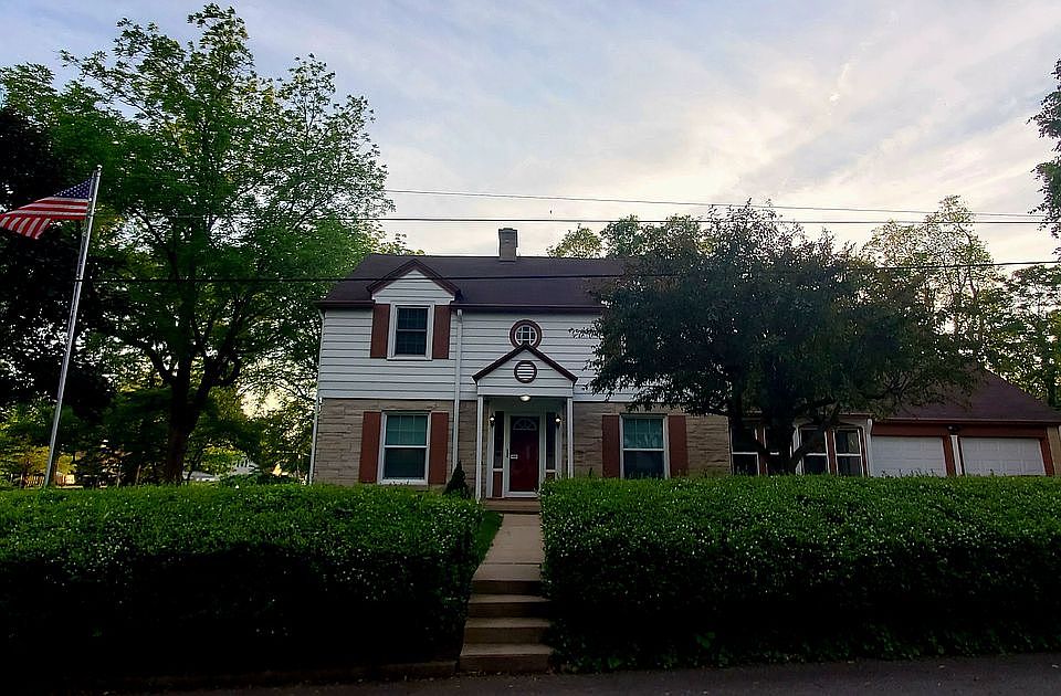 2nd image of 1520 E 8th St