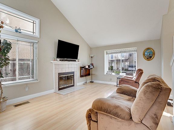5th image of 938 Beechwood Circle