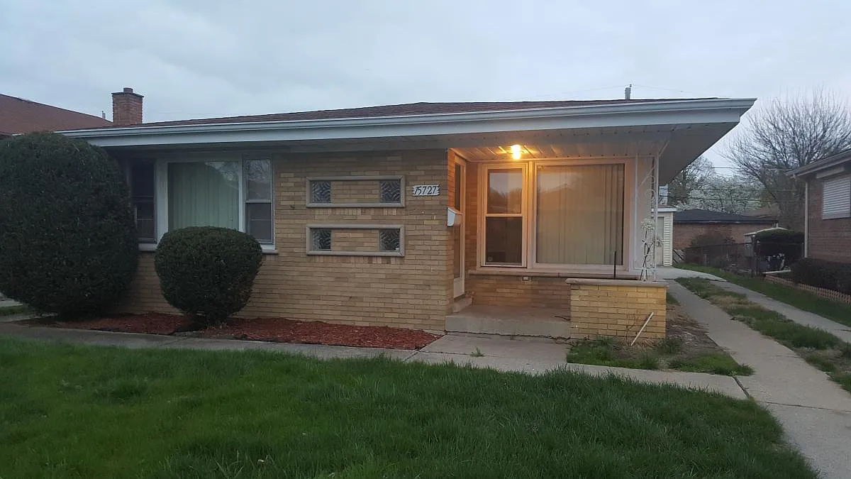 15727 Ellis Ave photo 1