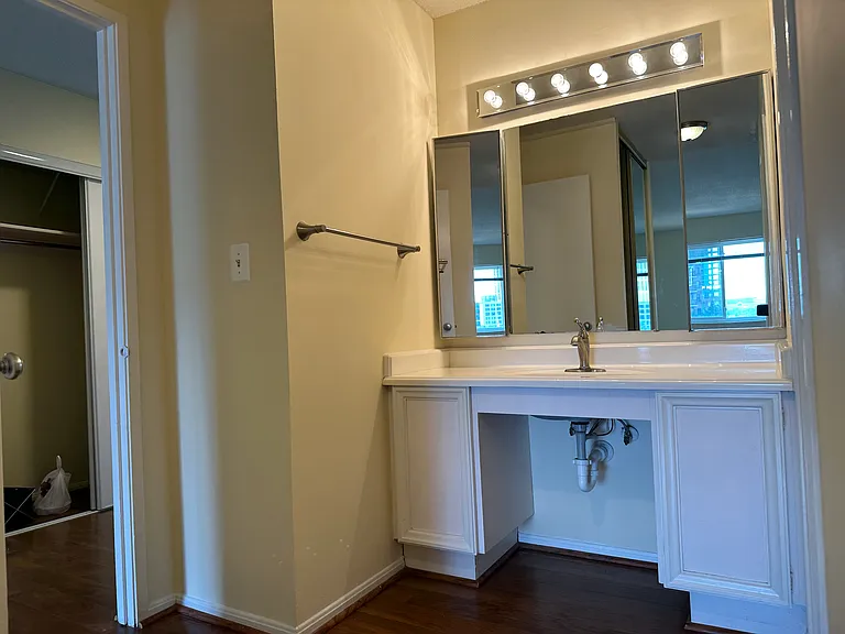 8350 Greensboro Dr #403 — Photo 28