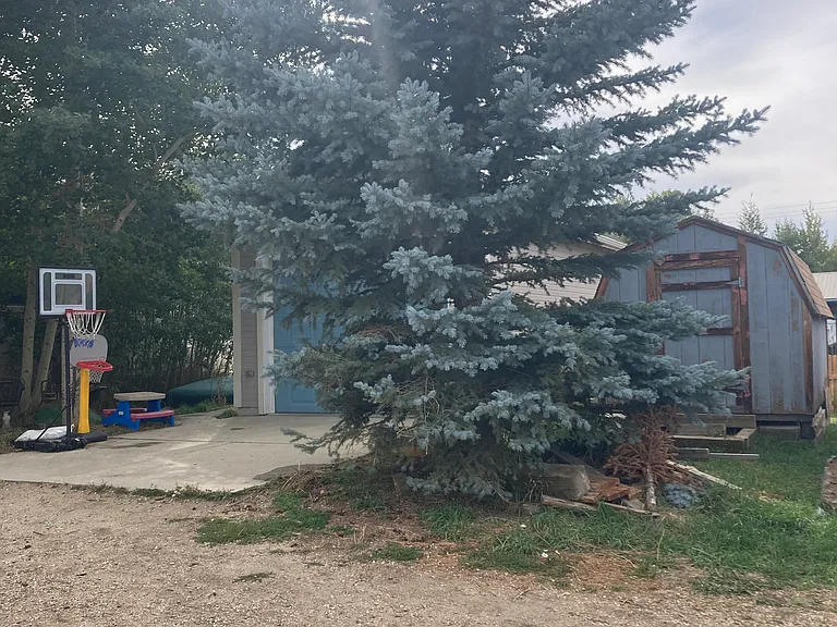 133 E Grand Ave — Photo 35