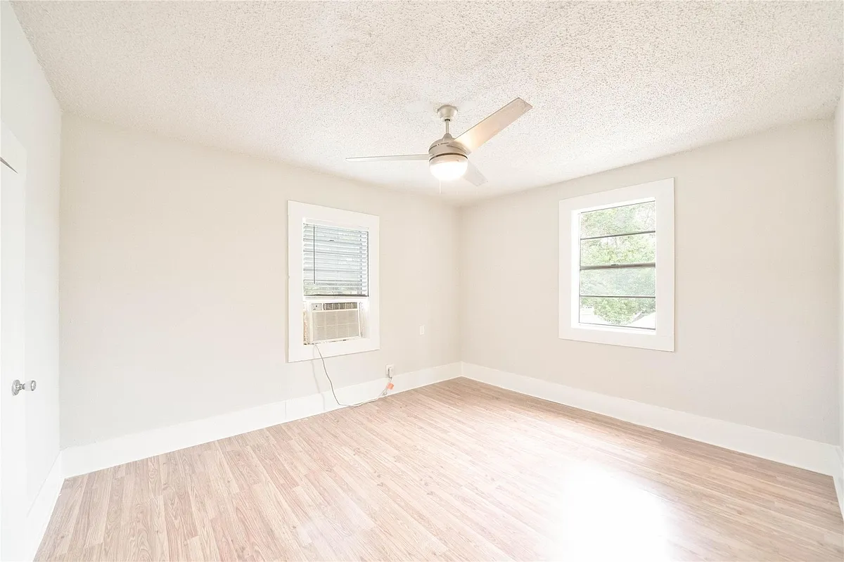 Building Photo - 315 8th Ave N #4