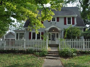 215 Edgebrook Dr, Champaign, IL