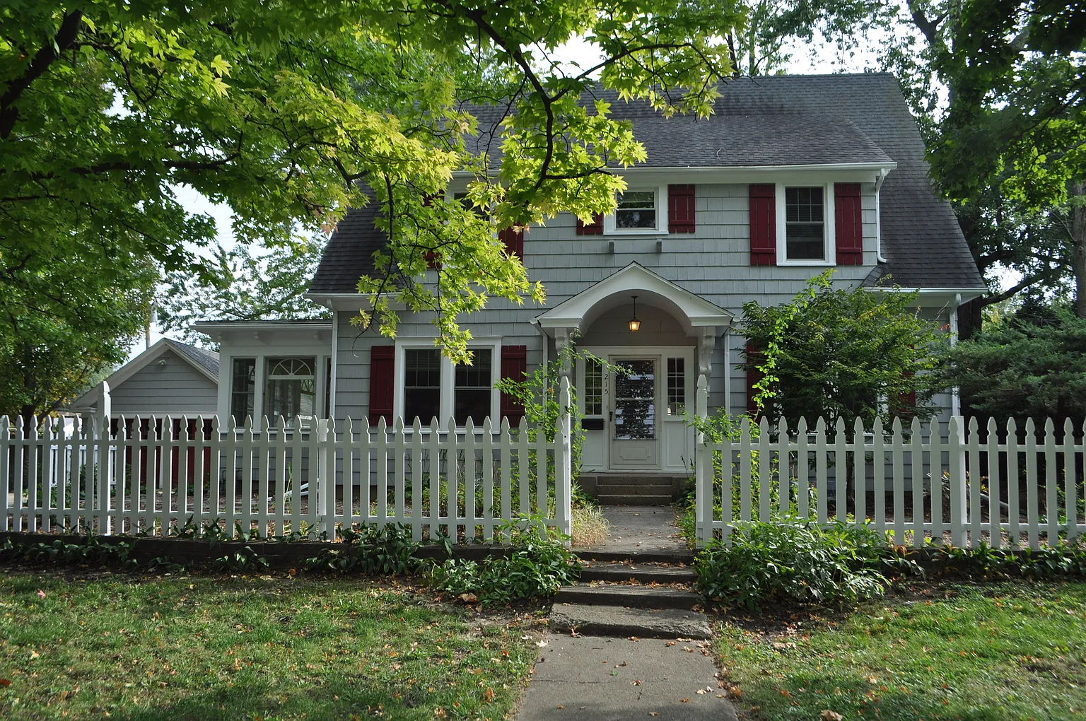 215 Edgebrook Dr photo 1