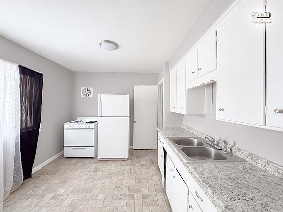 3rd image of 346 E York Ave