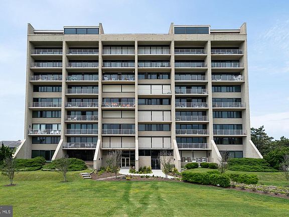 2nd image of 21 Ocean Dr APT 101