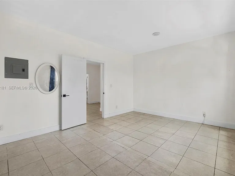 8135 Crespi Blvd #4 — Photo 11