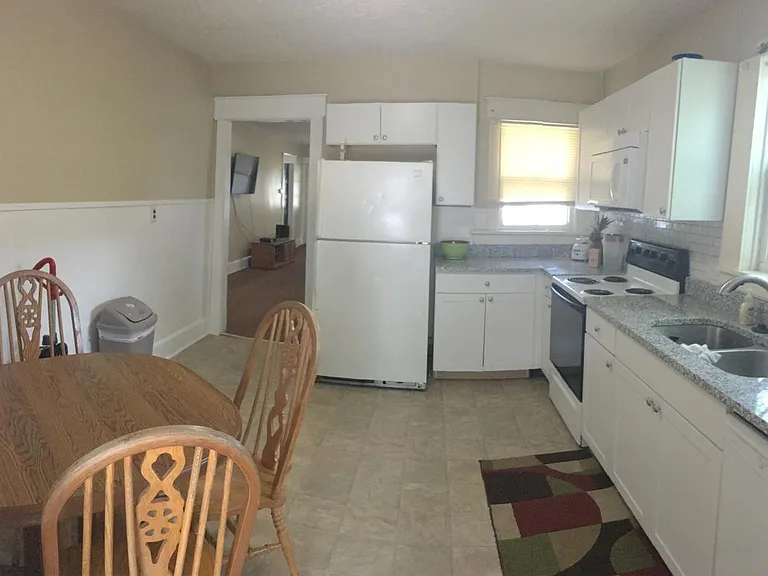 1109 W Marsh St — Photo 4